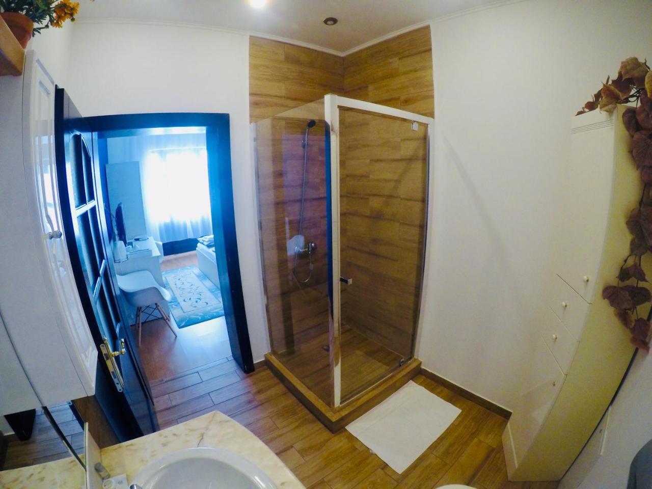 Cristi'S Rooms - Pensiune Oradea Buitenkant foto