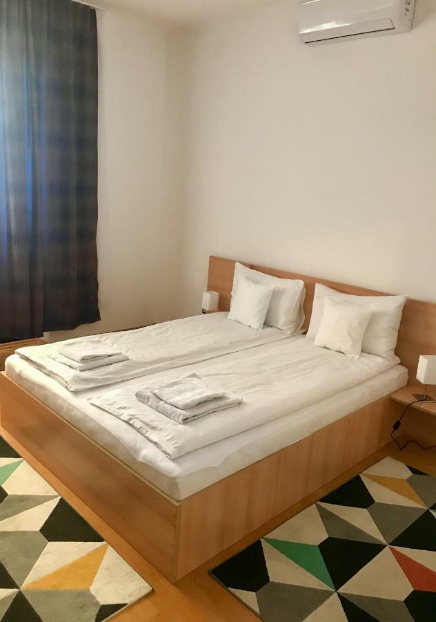 Cristi'S Rooms - Pensiune Oradea Buitenkant foto