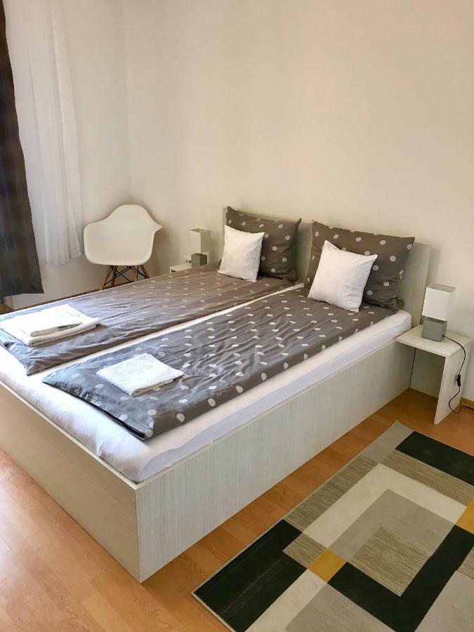 Cristi'S Rooms - Pensiune Oradea Buitenkant foto