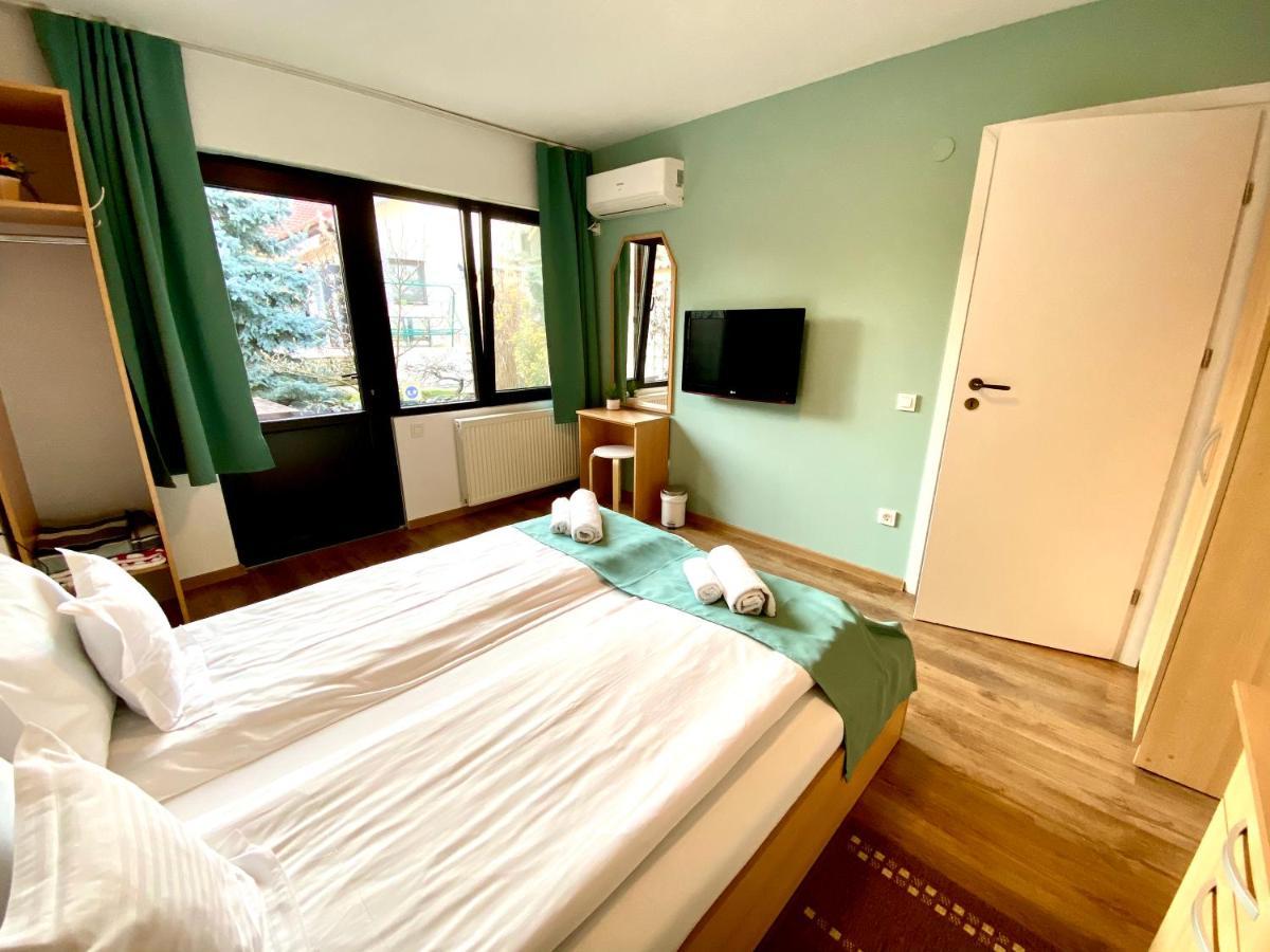 Cristi'S Rooms - Pensiune Oradea Buitenkant foto