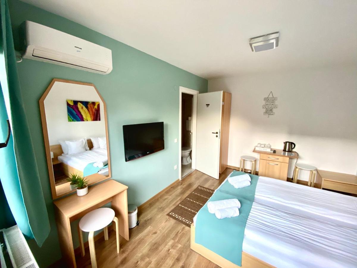 Cristi'S Rooms - Pensiune Oradea Buitenkant foto