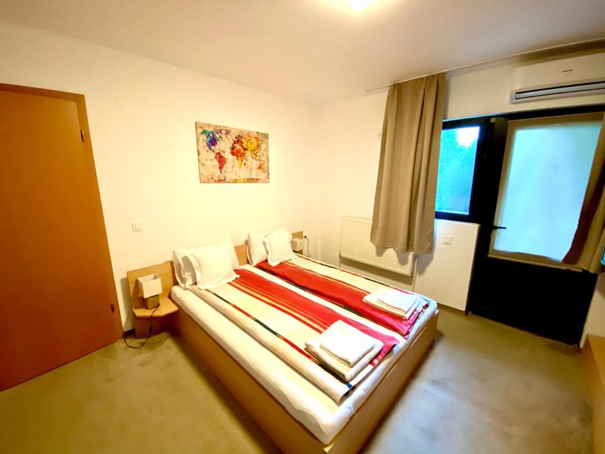 Cristi'S Rooms - Pensiune Oradea Buitenkant foto