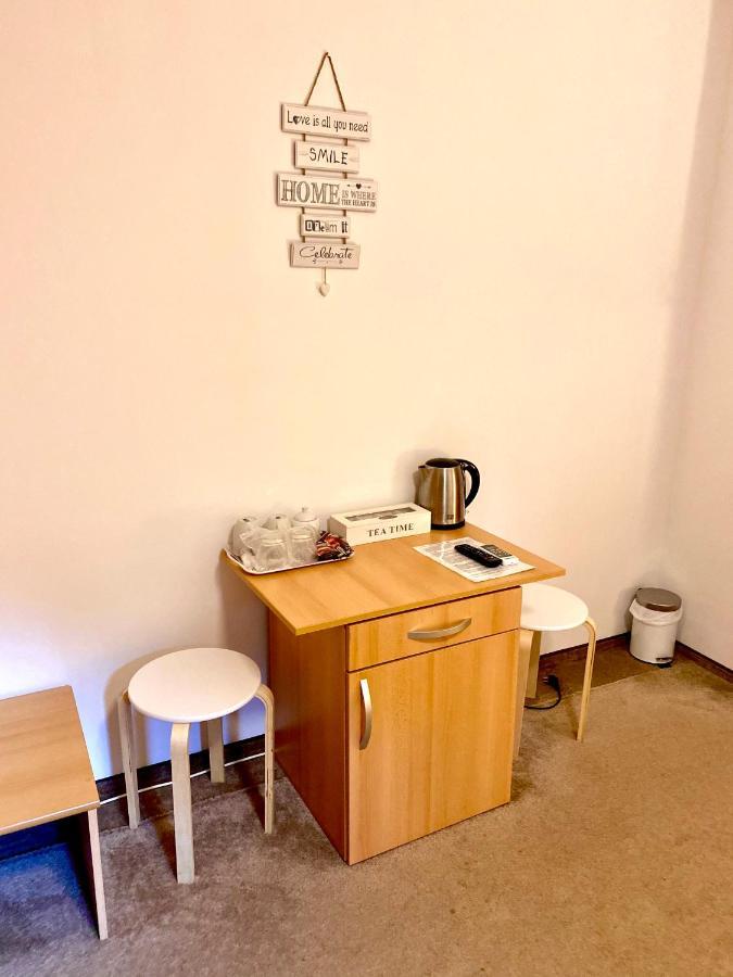 Cristi'S Rooms - Pensiune Oradea Buitenkant foto