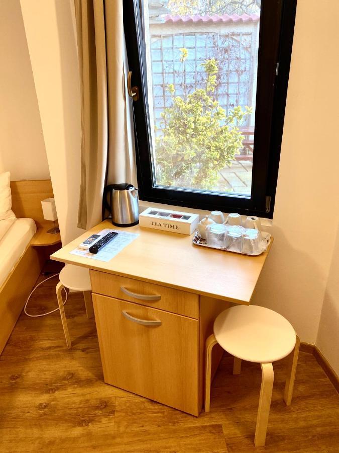 Cristi'S Rooms - Pensiune Oradea Buitenkant foto