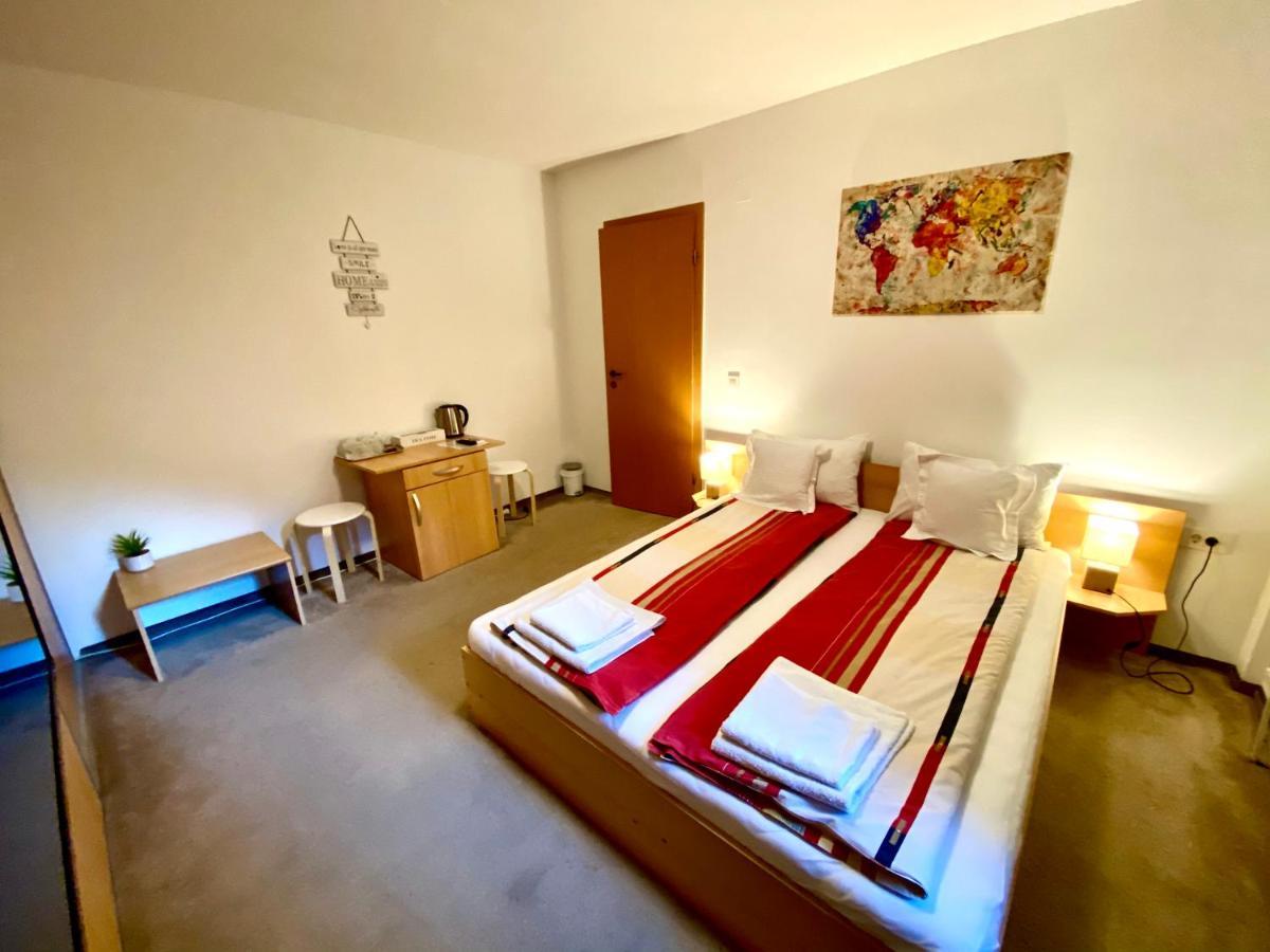 Cristi'S Rooms - Pensiune Oradea Buitenkant foto