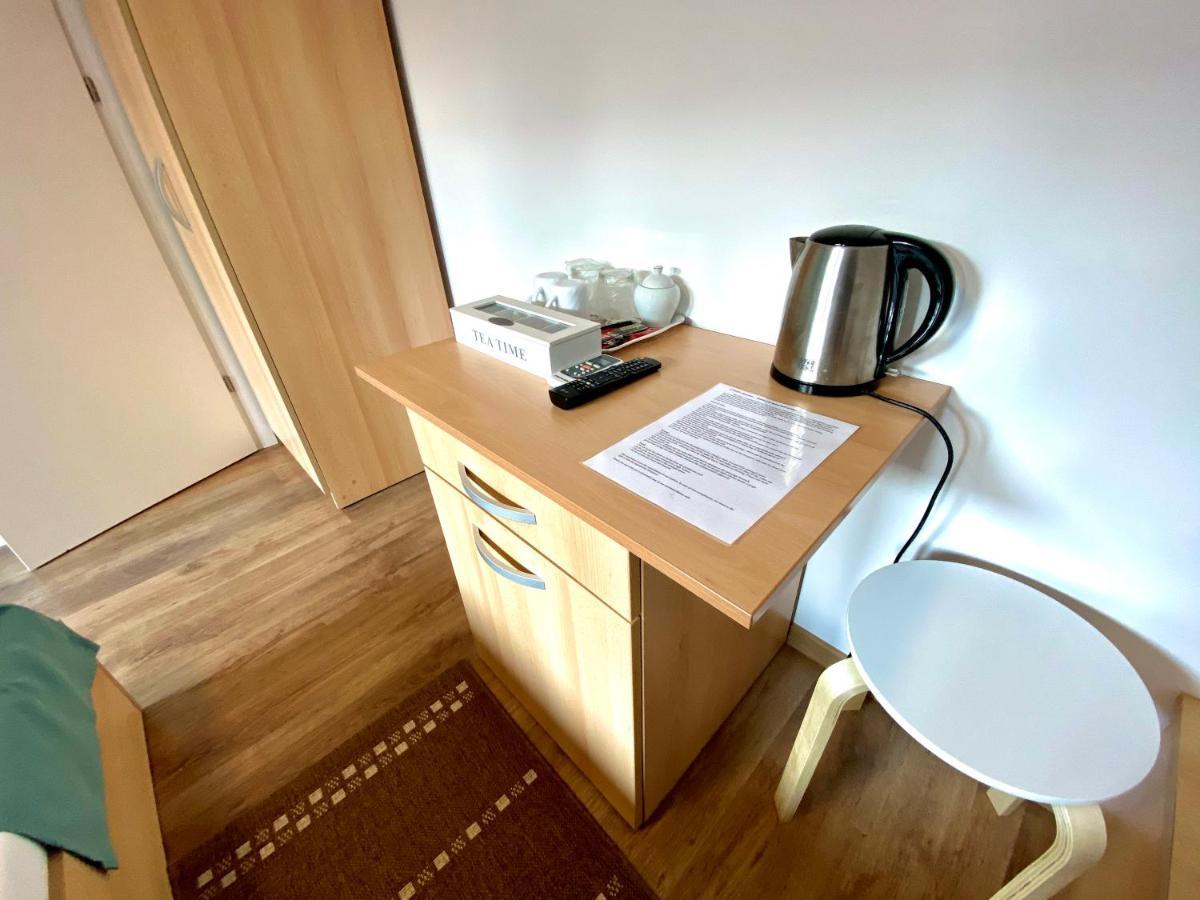 Cristi'S Rooms - Pensiune Oradea Buitenkant foto